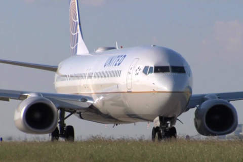 Watch Airplanes - náhled